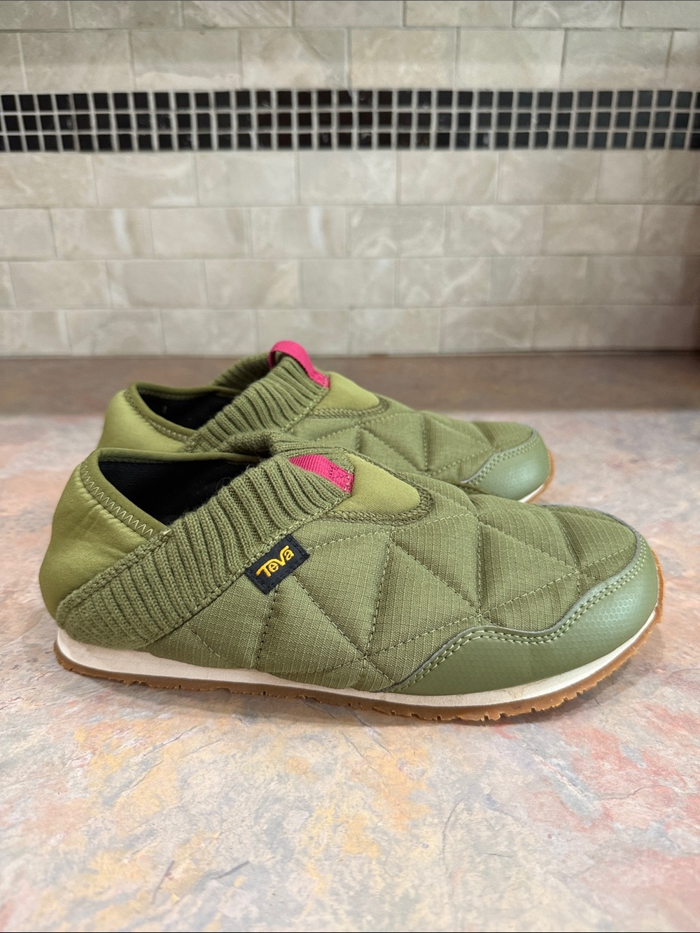 TEVA EMBER MOC OLIVE QUILTED MOCCASIN SLIPSHOES SIZE 7